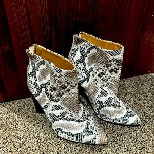 Size 7, faux snakeskin, HIGH heel, ankle boots
